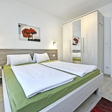 Ferienwohnungen Erika Porec Esterno foto
