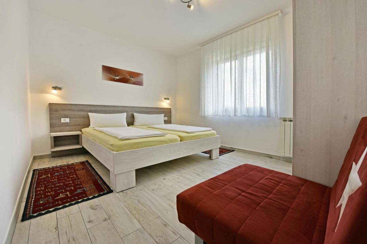 Ferienwohnungen Erika Porec Esterno foto
