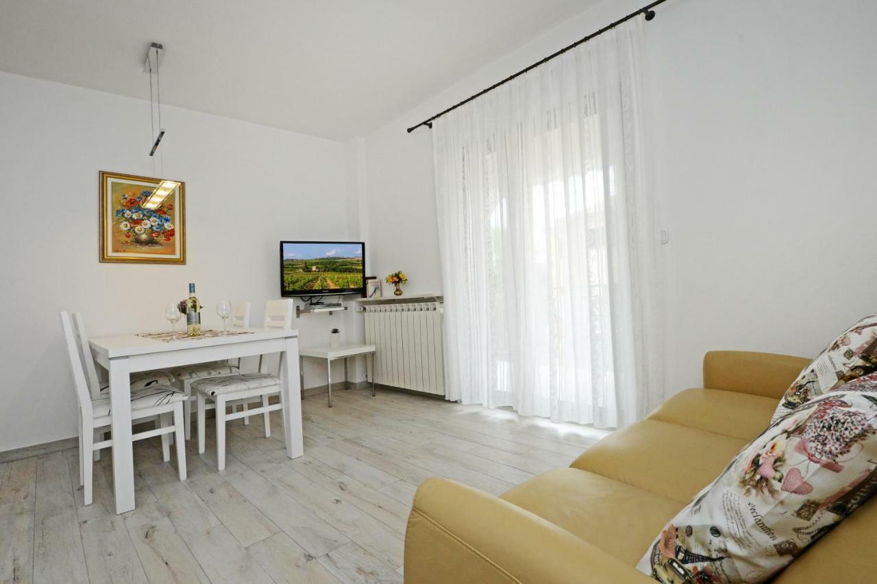 Ferienwohnungen Erika Porec Esterno foto