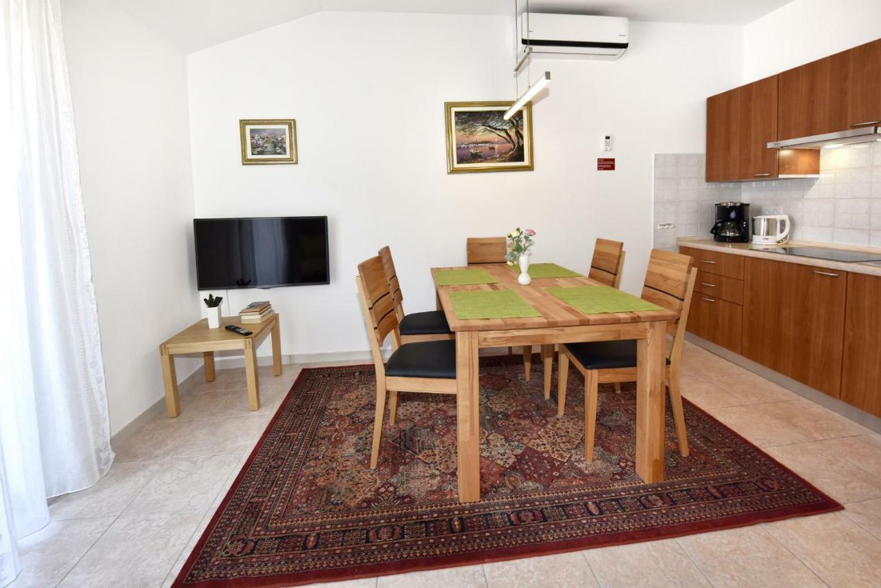 Ferienwohnungen Erika Porec Esterno foto